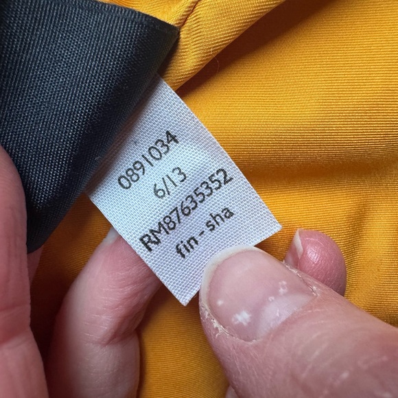 Tommy Hilfiger Chevron Down Puffer Vest - Picture 7 of 8